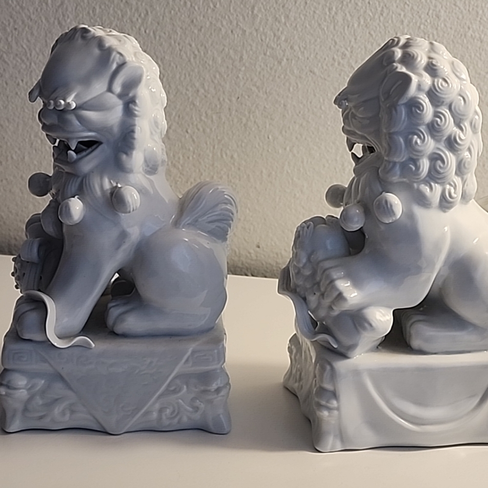 Medium Size Pair of Spectacular All White Vintage/Antique Foo Dogs. - Picture 7 of 15
